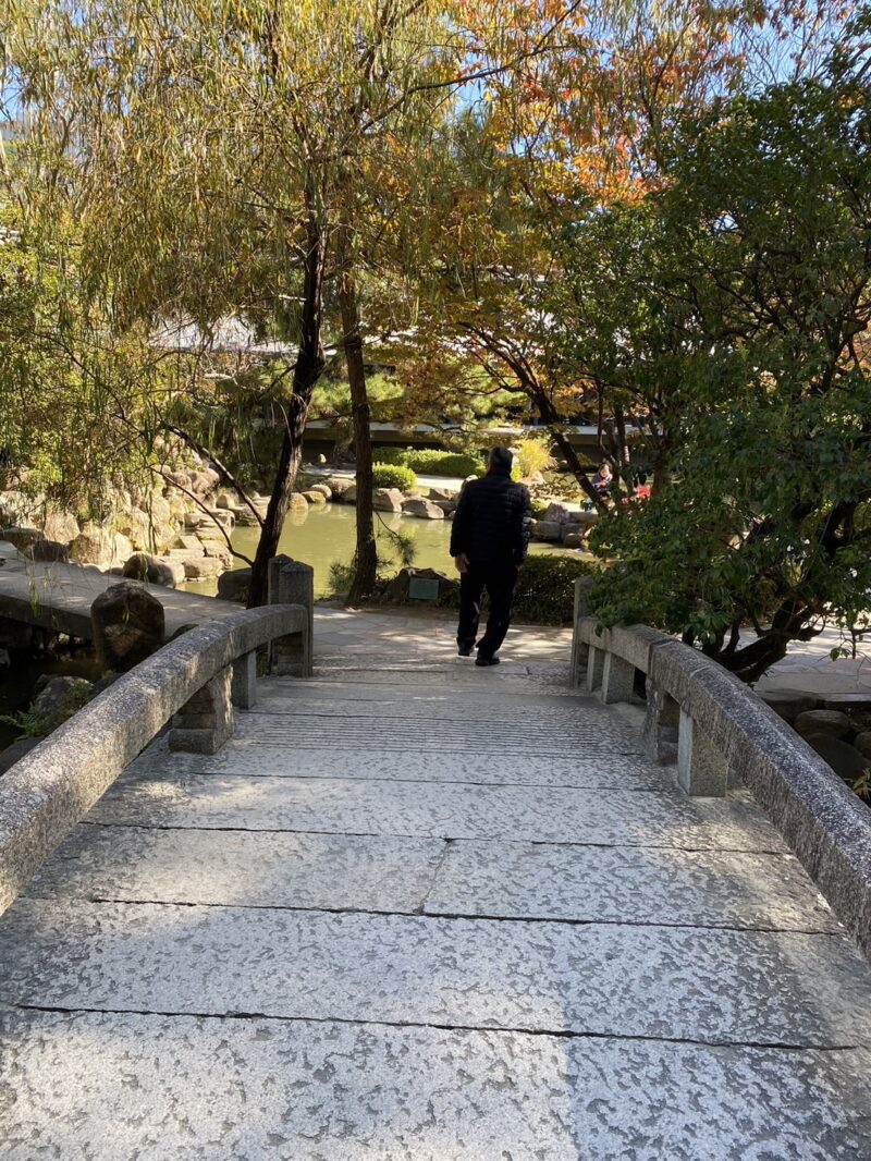 西宮神社境内の池と橋もパワースポットですよ